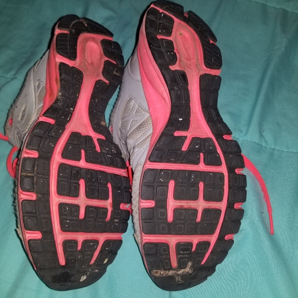 Nikes - Picture 2 of 3